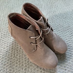TOMS Desert Wedge Booties